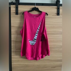NWT Nike Swoosh women’s plus size pink 2X training top. Never worn!